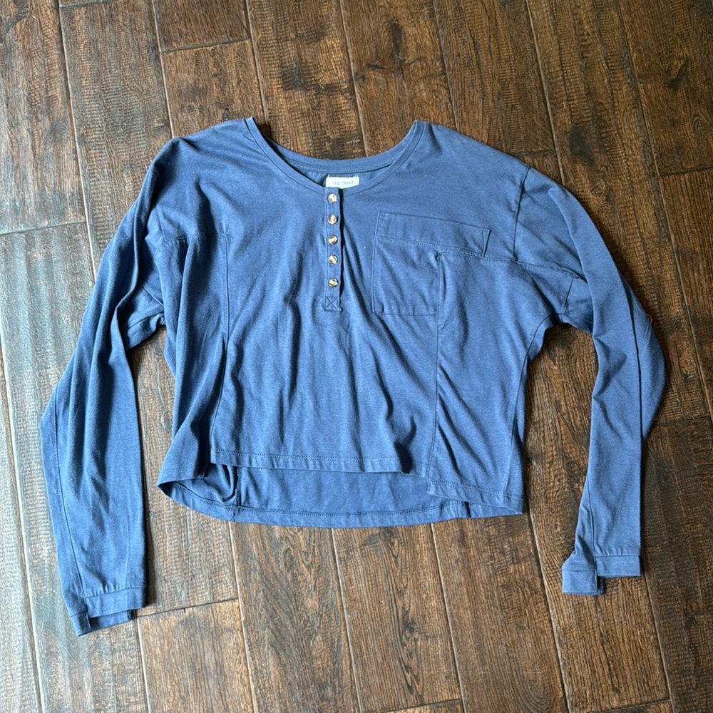 true craft cropped long sleeve